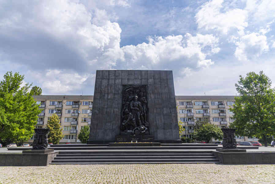Polonia - Varsovia 170 - monumento a los Héroes del Gueto de Varsovia.jpg